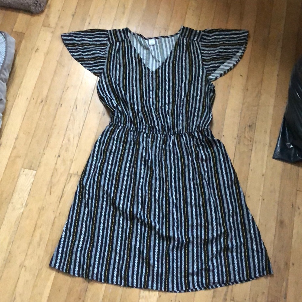 Old Navy dress with flutter sleeves